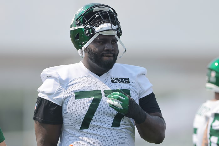 Jets LT Mekhi Becton at training camp